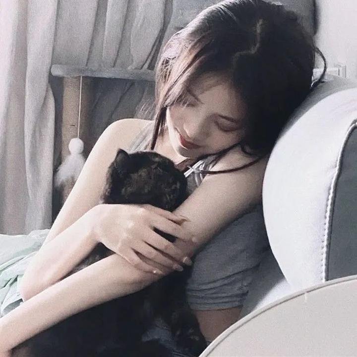 隔壁墓园的男孩